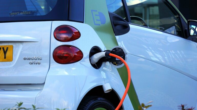 Les avantages à passer à l’hybride ou la voiture électrique